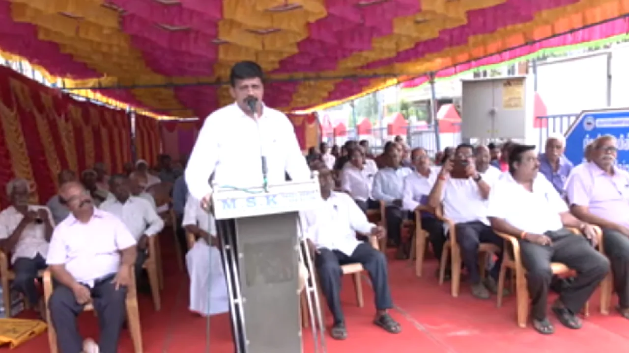 திருச்சி மாநகராட்சி நிர்வாகத்தைக் கண்டித்து பொதுமக்கள் உண்ணாவிரத போராட்டம்!