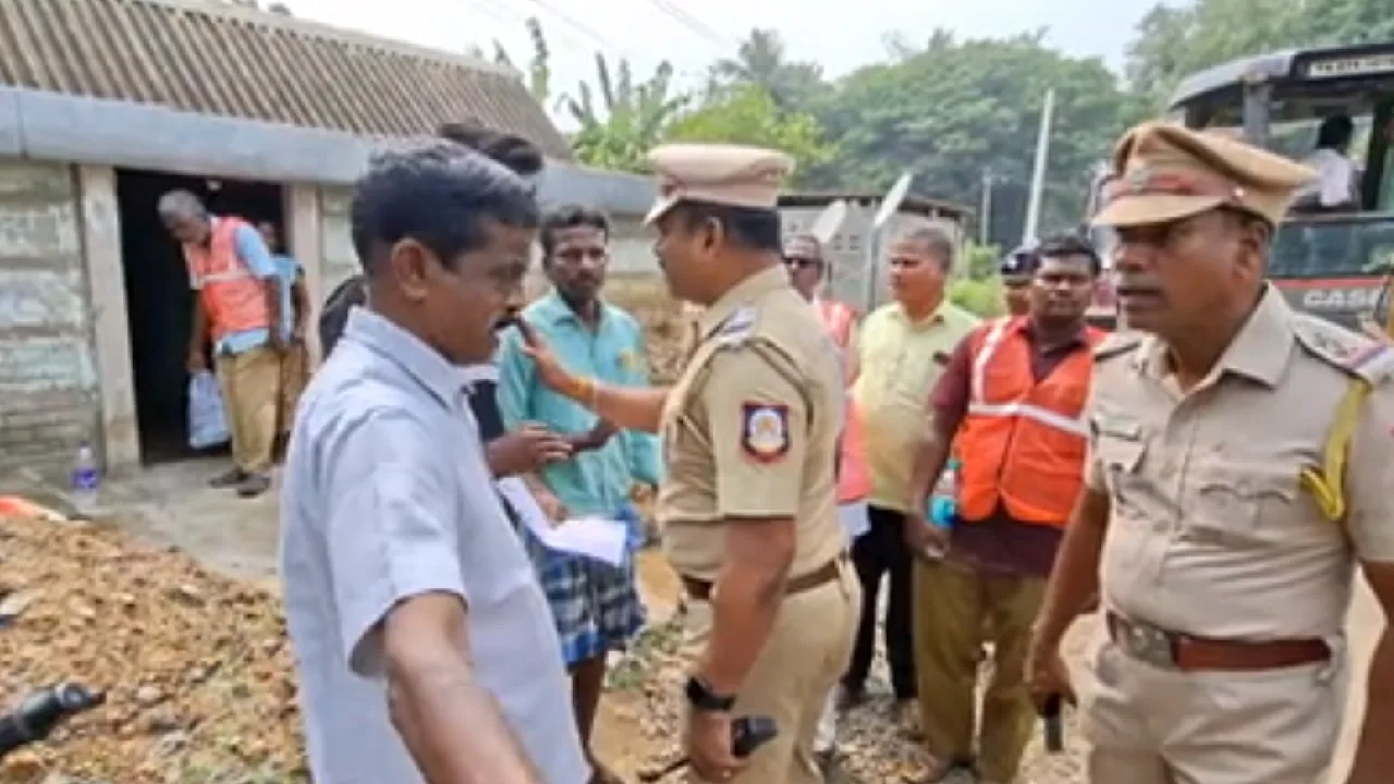 கடலூர் : வீடுகளை அகற்ற எதிர்ப்பு தெரிவித்து குடியிருப்புவாசிகள் வாக்குவாதம்!