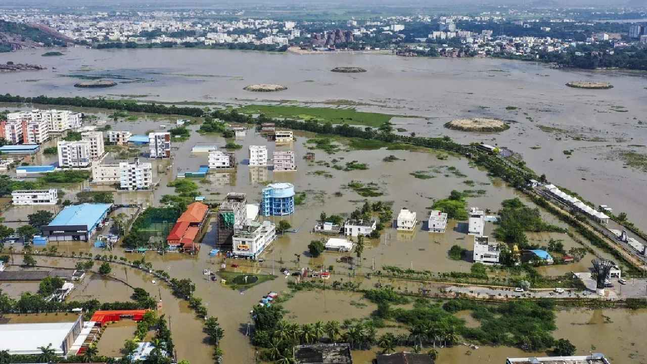 வெள்ள பாதிப்புக்கு பிறகு இயல்பு நிலை திரும்பும் இலங்கை!