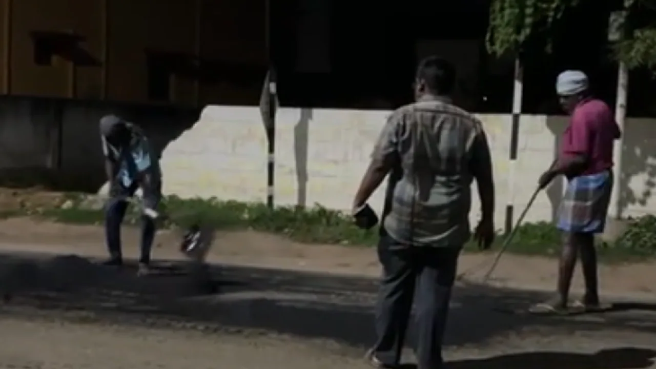 நெல்லை : முதல்வரின் வருகையை ஒட்டி அவசர, அவசரமாக சாலையை சீரமைக்கும் மாநகராட்சி!