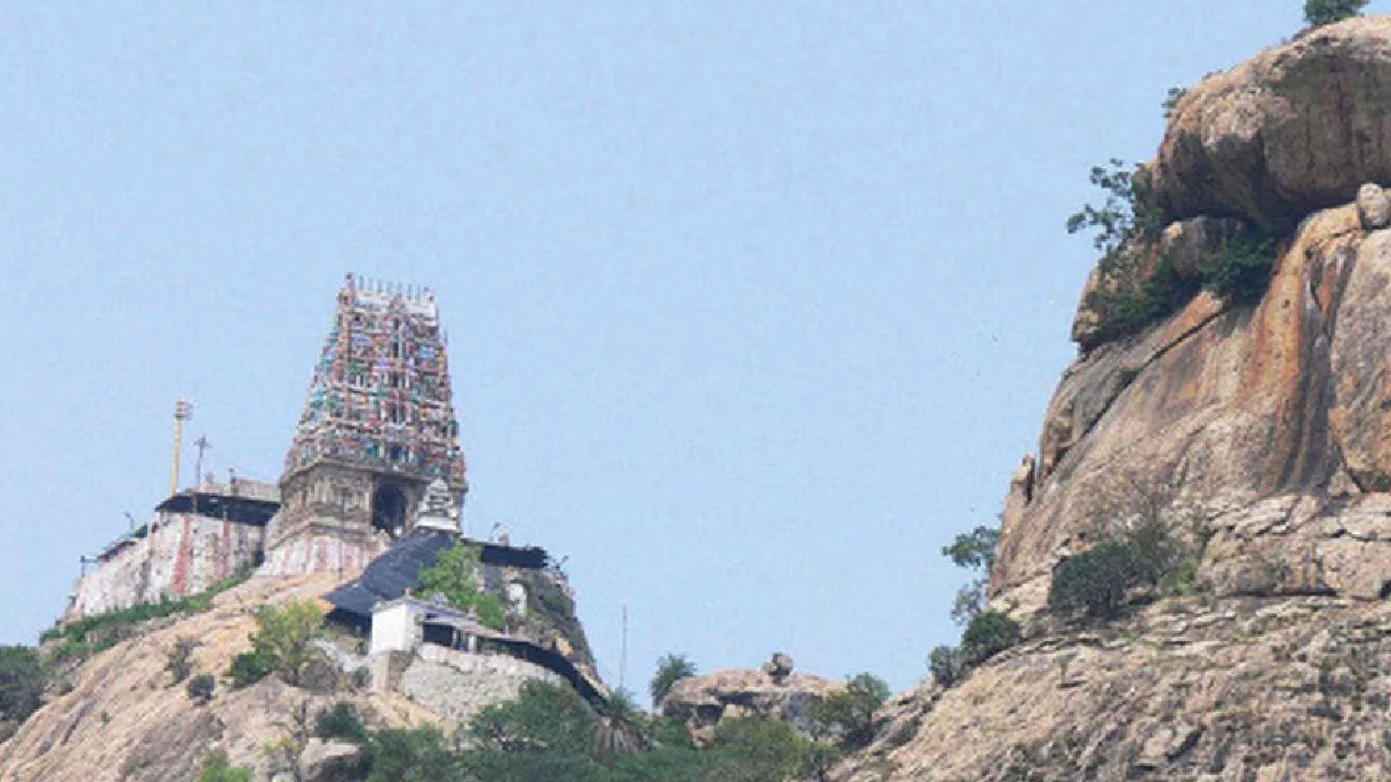 சோளிங்கர் லட்சுமி நரசிம்மர் கோயிலில் பாதுகாப்பு இல்லாத உண்டியலை வைத்து வசூல் செய்வதாக பக்தர்கள் புகார்!