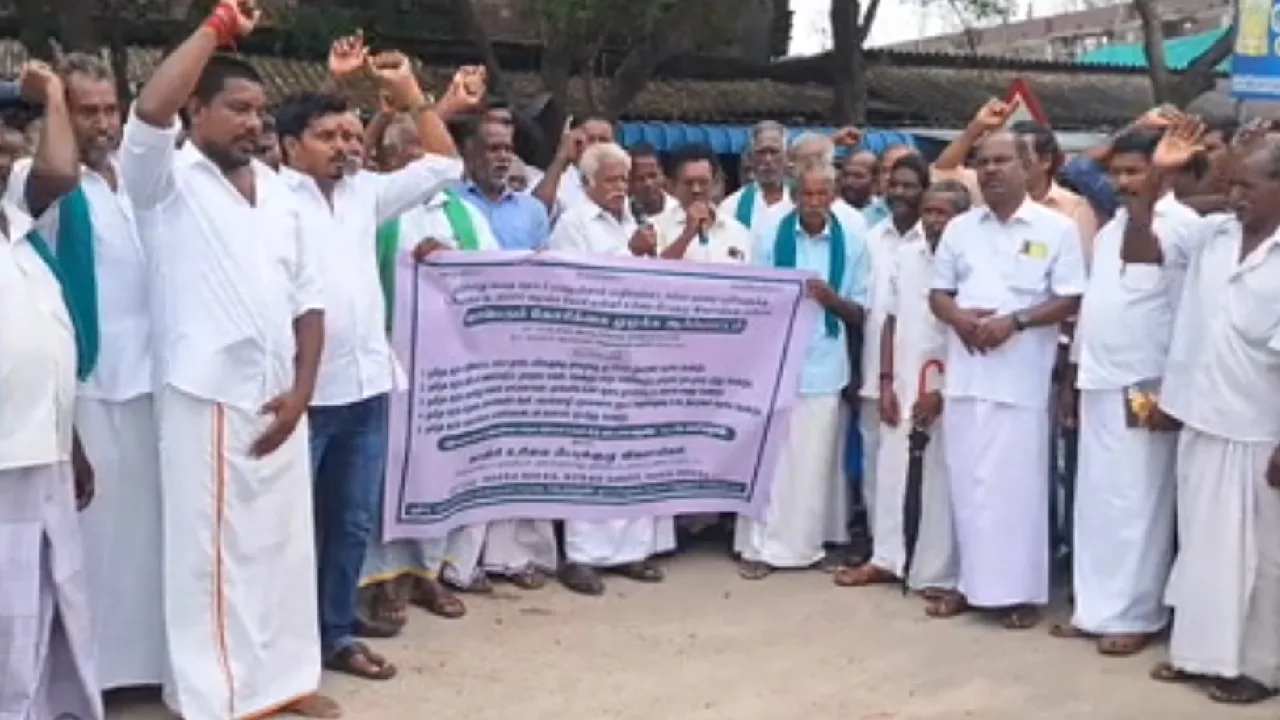 நாகை : சம்பா சாகுபடி பயிர்களுக்கு இழப்பீடு கோரி விவசாயிகள் ஆர்ப்பாட்டம்!