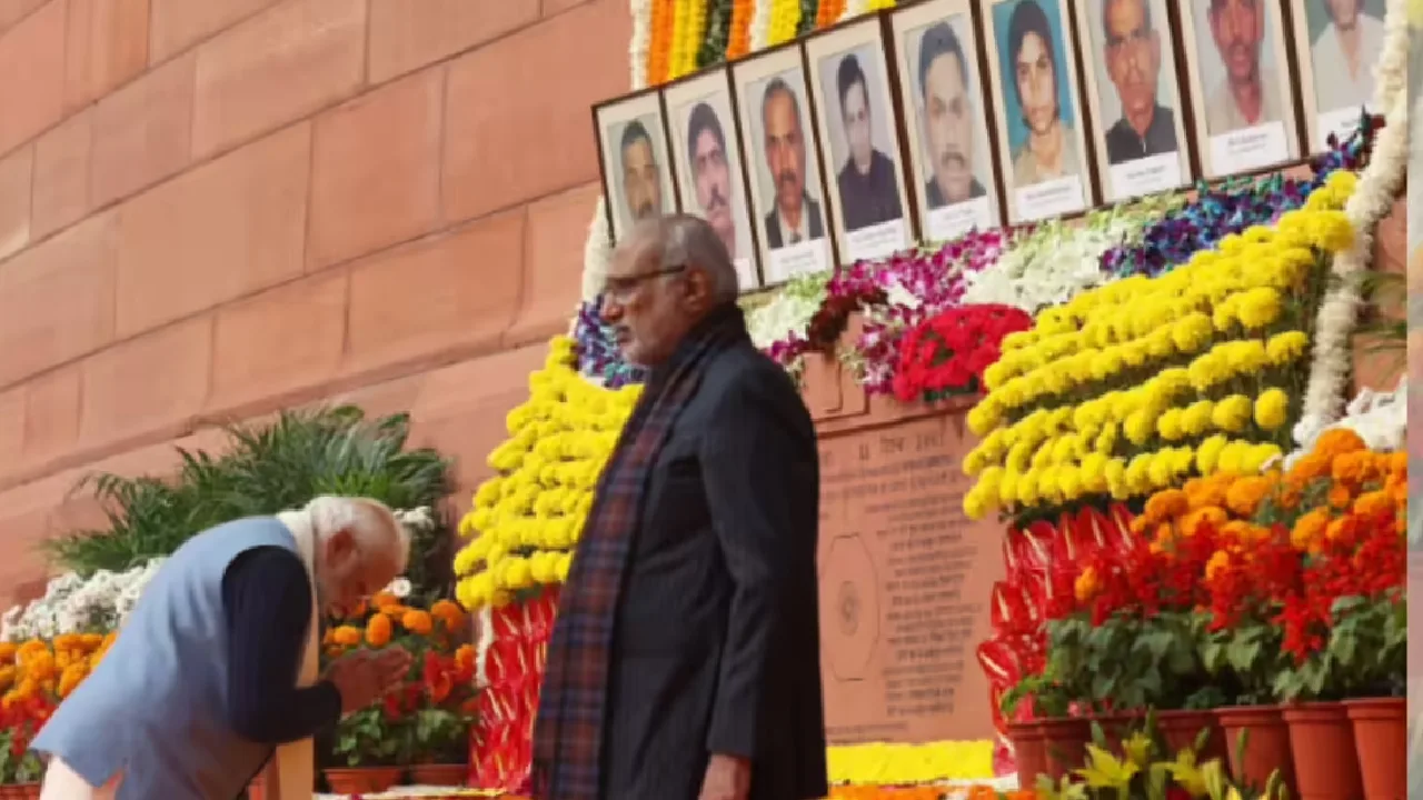 நாடாளுமன்றம் தாக்குதல் நினைவு நாள் அனுசரிப்பு : குடியரசுத் துணை தலைவர், பிரதமர் மரியாதை!