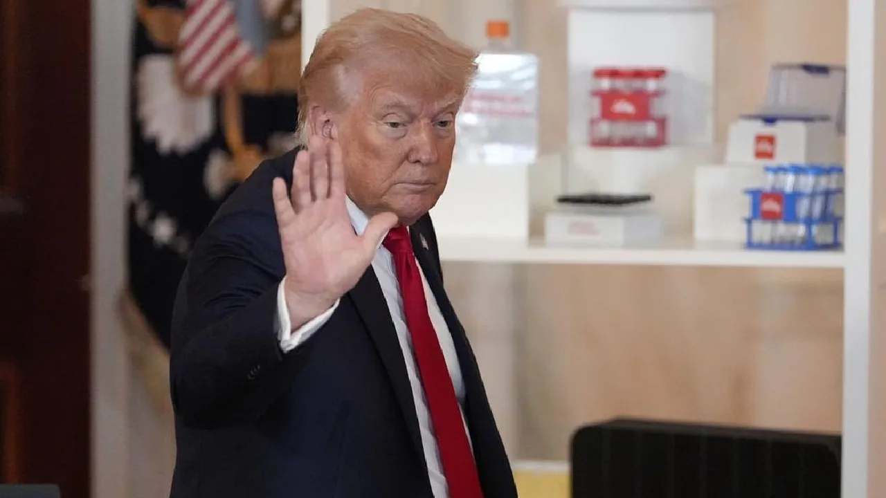 இந்தியா மீதான 50% வரியை  ரத்து செய்ய வேண்டும் : ட்ரம்ப் உத்தரவுக்கு எதிராக அமெரிக்க நாடாளுமன்றத்தில்  தீர்மானம் தாக்கல்!