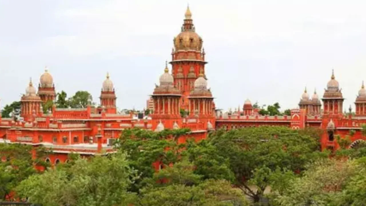 பாஜக முன்னாள் நிர்வாகியின் குடும்பத்தினரை துன்புறுத்தக் கூடாது – காவல்துறைக்கு சென்னை உயர் நீதிமன்றம் உத்தரவு!