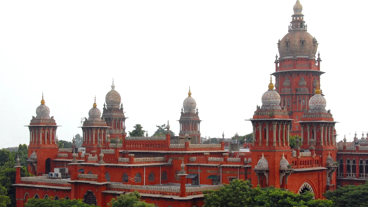 கோயில் நிலம் மீட்பு – அறநிலையத்துறை ஆணையர் ஆஜராக உத்தரவு!