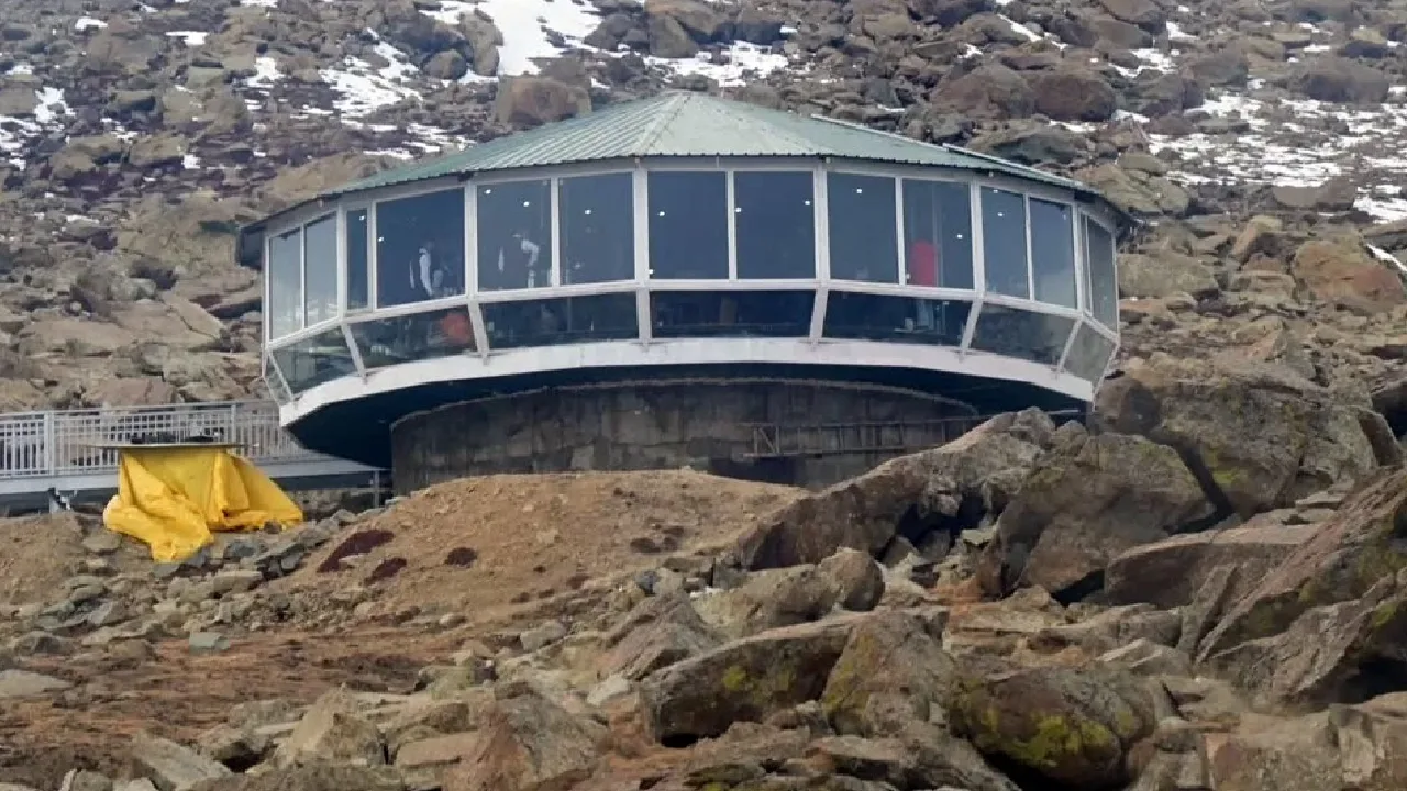 குல்மார்க்கில் திறக்கப்பட்டுள்ள சுழலும் உணவகம்!