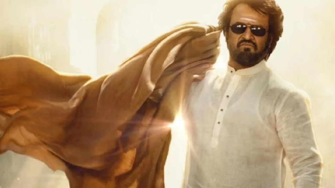 பிரான்ஸ் : ரீ ரிலீசான படையப்பா படத்தை காண க்யூவில் நின்ற ரசிகர்கள்