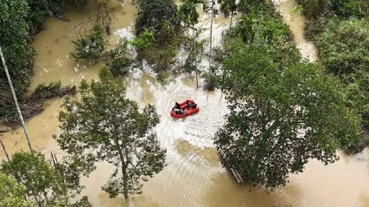 மொராக்கோ : கனமழையால் ஏற்பட்ட வெள்ளத்தில் சிக்கி 21 பேர் பலி!