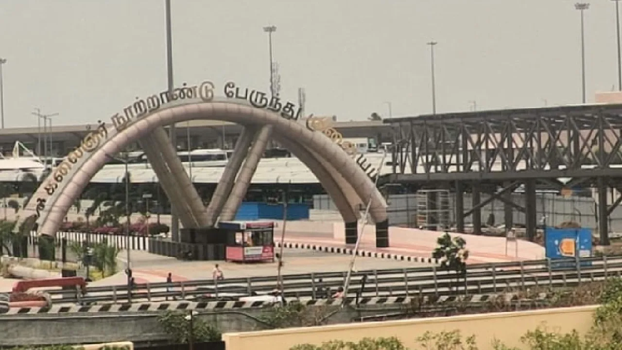 கிளாம்பாக்கம் : இரண்டு ஆண்டுகளாக பயன்பாட்டிற்கு வராத ரயில் நிலையம், நடை மேம்பாலம்!