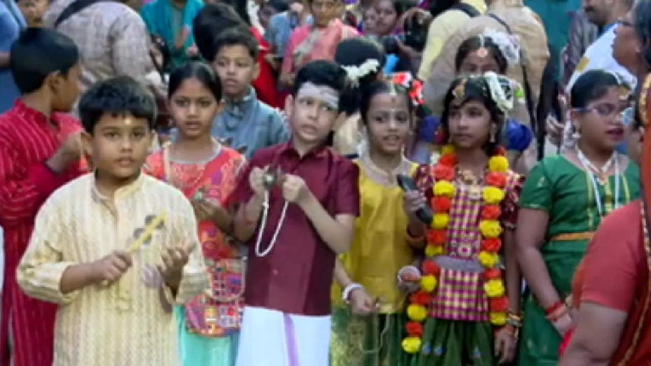 மார்கழி மாத பிறப்பு : கோயில்களில் விமரிசையாக நடைபெற்ற பஜனைகள்!