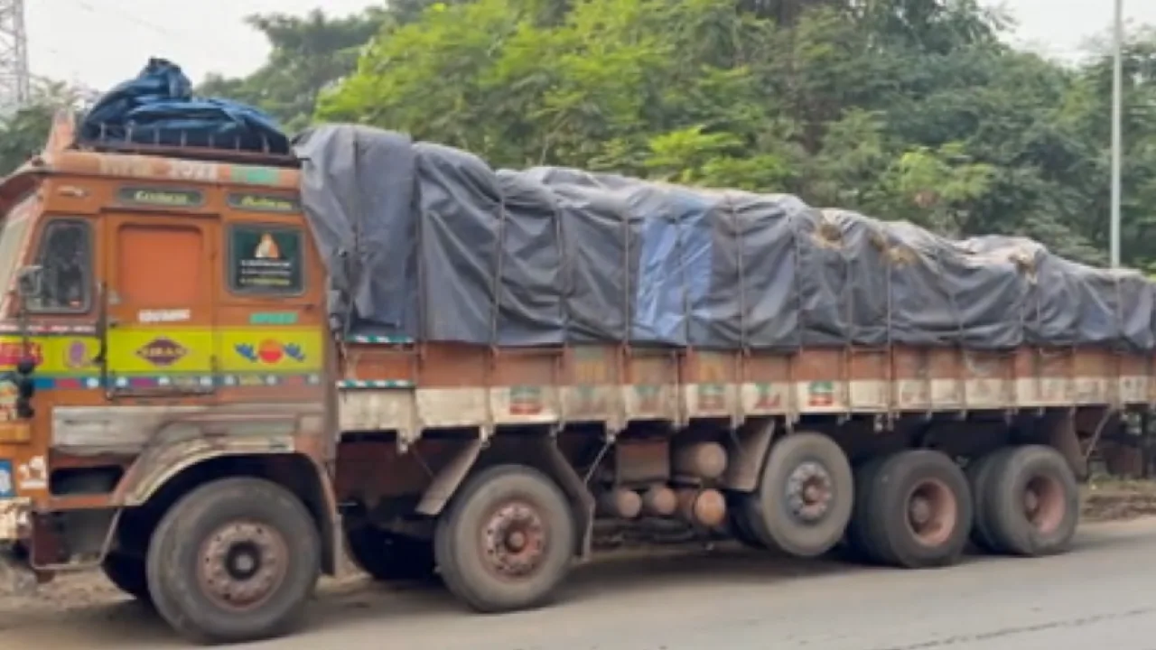 அம்பத்தூர் அருகே ஆந்திராவிற்கு கடத்தப்படவிருந்த 15 டன் ரேசன் அரிசி பறிமுதல்!