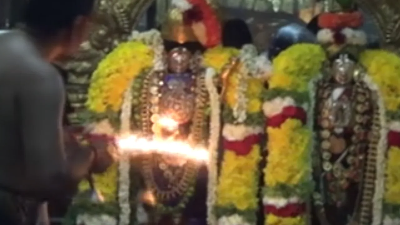 ஸ்ரீவில்லிபுத்தூர் ஸ்ரீஆண்டாள் கோவிலில் மார்கழி மாத பிறப்பையொட்டி சிறப்பு பூஜை!