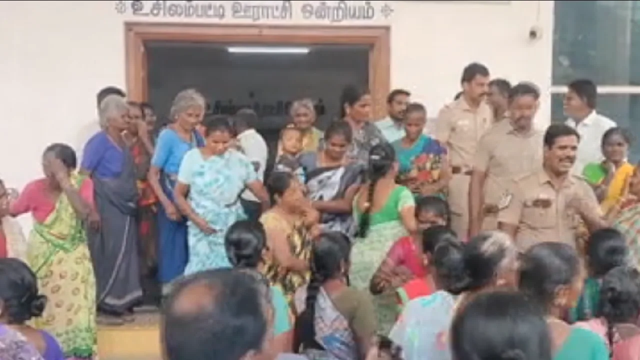 மதுரை : 100 நாள் வேலைத் திட்டம் – பெண்கள் போராட்டம்!