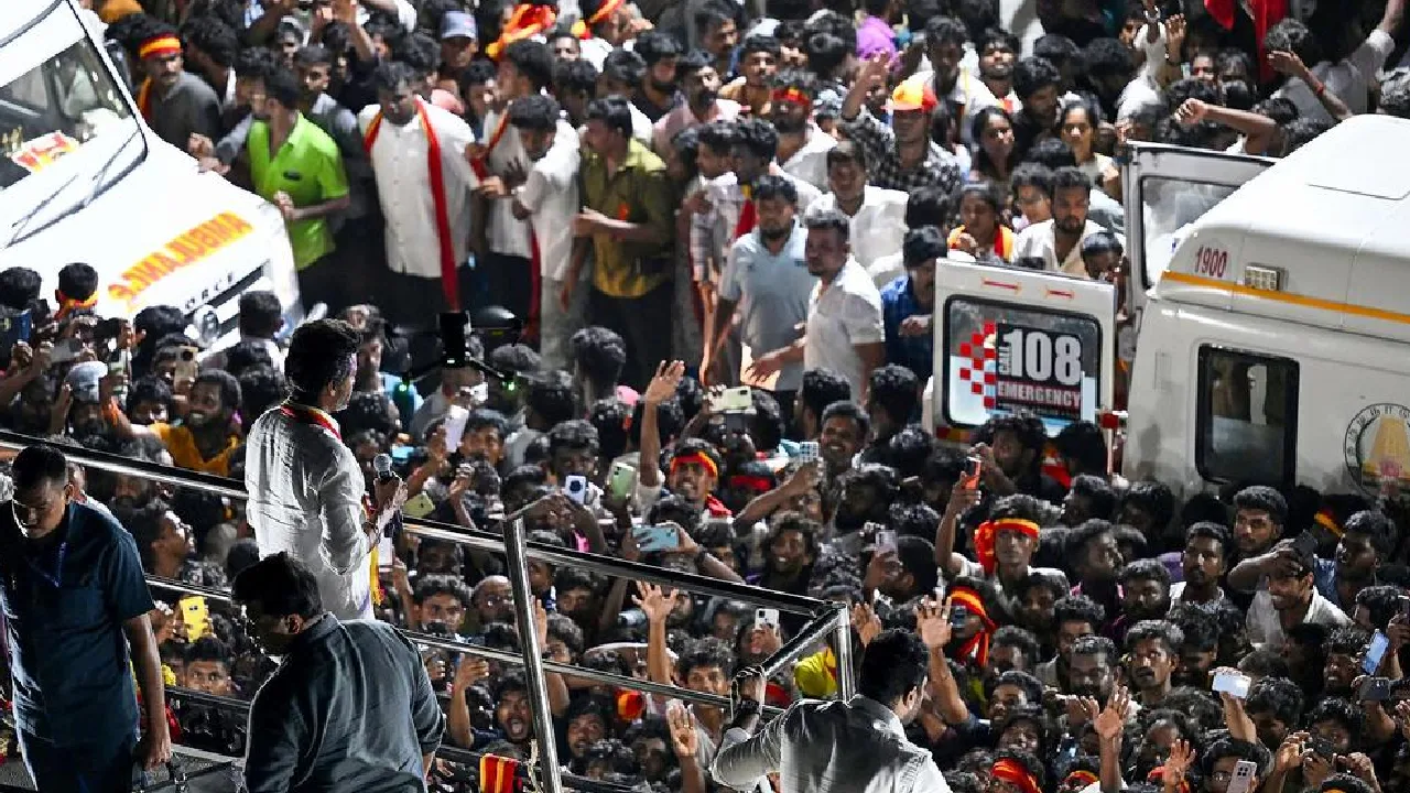 ரோடு ஷோ தொடர்பாக ஜன.5க்குள் வழிகாட்டு நெறிமுறையை வெளியிட தமிழக அரசுக்கு, சென்னை உயர்நீதிமன்றம் உத்தரவு!