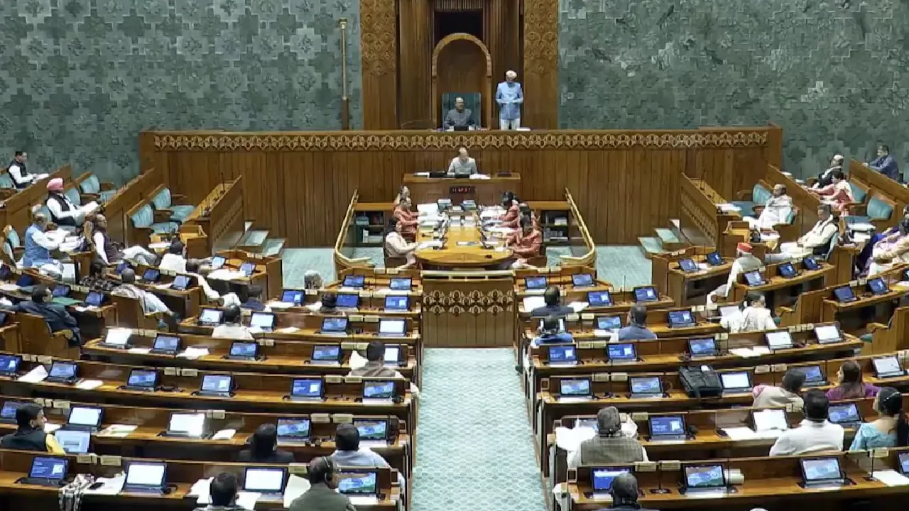 நிறைவடைந்தது நாடாளுமன்ற குளிர்காலக் கூட்டத்தொடர் – 19 நாட்களில் SIR உள்ளிட்ட விவகாரங்கள் தொடர்பாக விவாதம்!