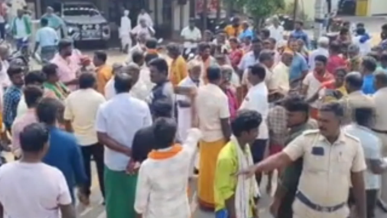 கள்ளக்குறிச்சி : திமுக எம்.எல்.ஏ வீட்டை முற்றுகையிட்டு கிராம மக்கள் சாலை மறியல்!