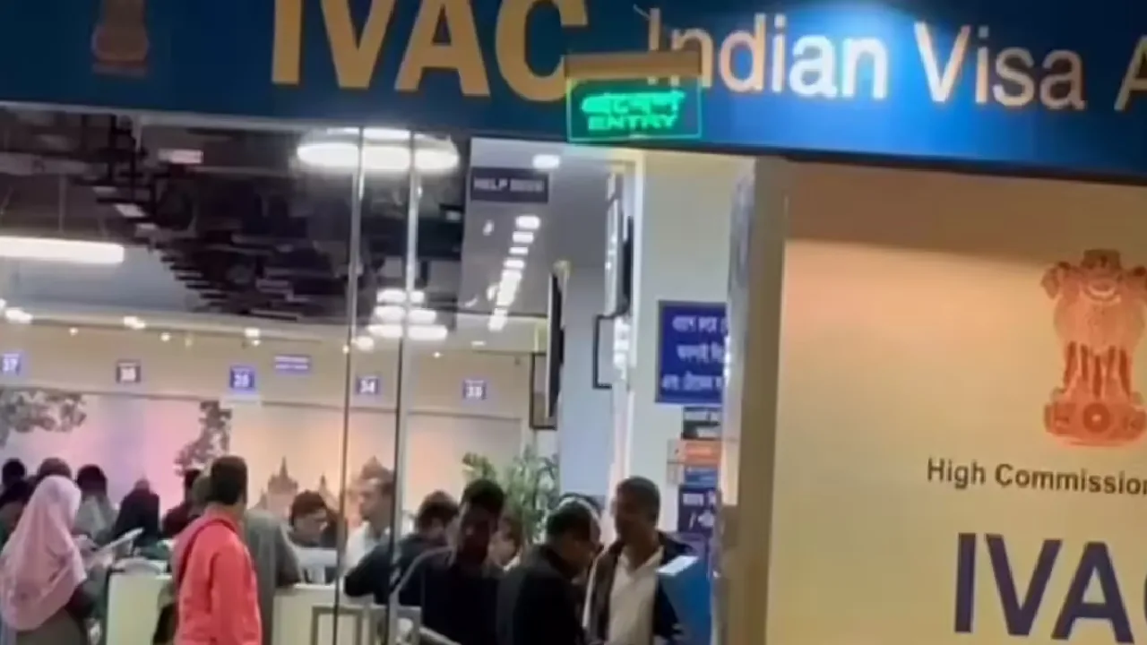 சிட்டகாங் நகரில் இந்திய விசா விண்ணப்ப சேவைகள் காலவரையின்றி நிறுத்தி வைக்கப்படுவதாக அறிவிப்பு!