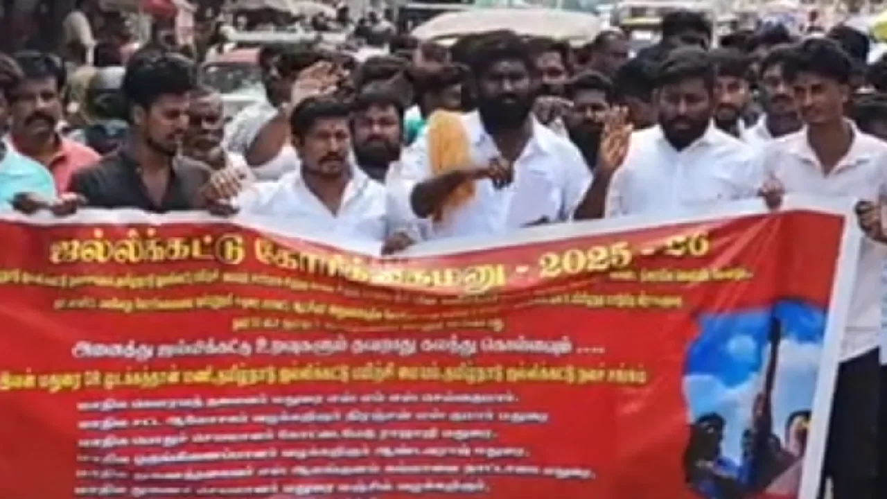 மதுரை : ஜல்லிக்கட்டு போட்டி முன்னணி நிலவரத்தை LED திரையில் வெளியிடக்கோரி மனு!