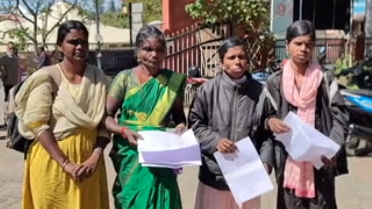 நீலகிரி : அடிப்படை வசதிகள் கேட்டு பழங்குடி சமூகத்தினர் மனு!