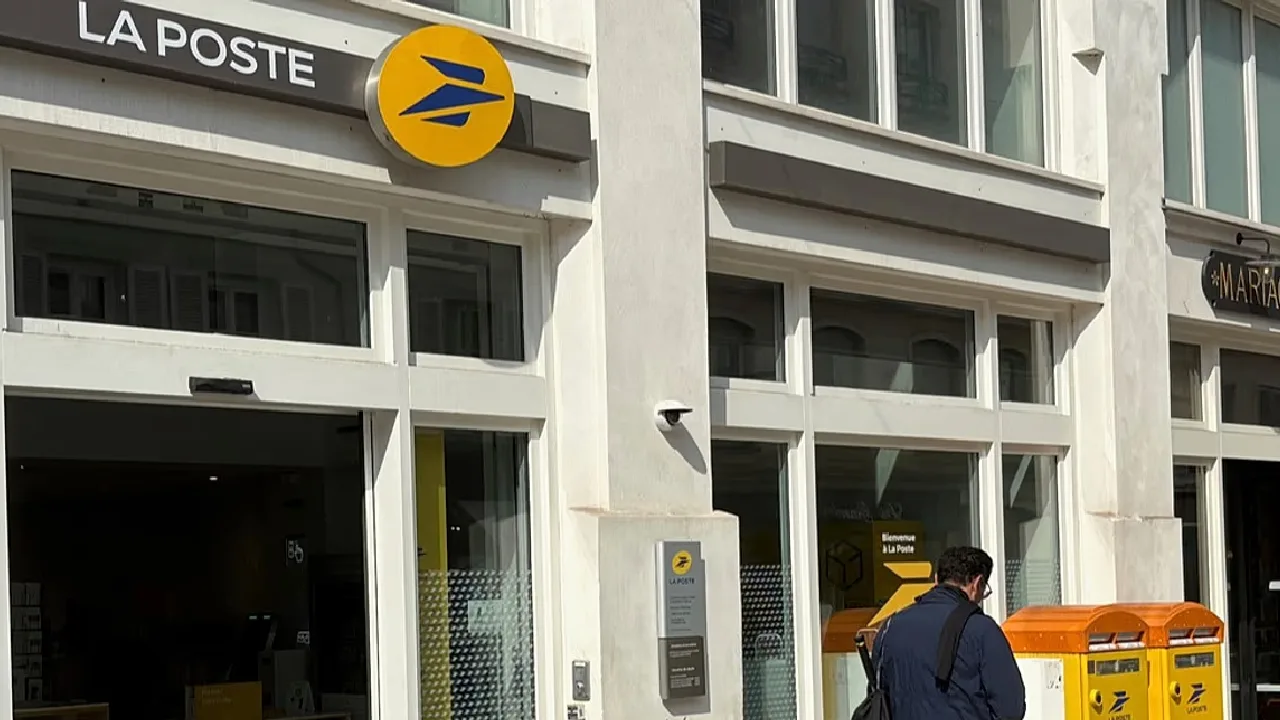 பிரான்ஸ் : சைபர் தாக்குதல்கள் காரணமாக அஞ்சல், வங்கி சேவைகள் பாதிப்பு!