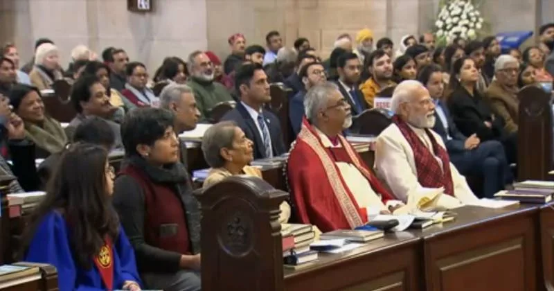 டெல்லி தேவாலயத்தில் நடைபெற்ற கிறிஸ்துமஸ் சிறப்பு திருப்பலி – பிரதமர் மோடி வழிபாடு!