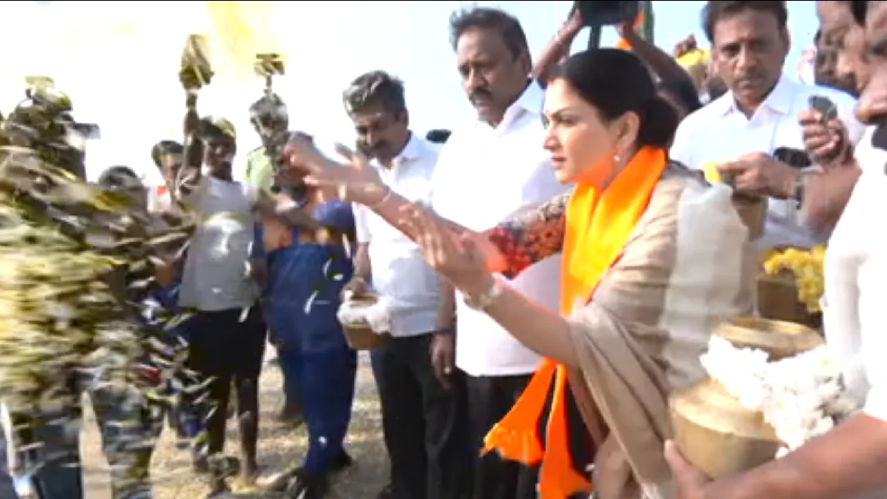 பட்டினப்பாக்கத்தில் சுனாமி நினைவேந்தல் நிகழ்ச்சி – குஷ்பு உள்ளிட்டோர் அஞ்சலி!