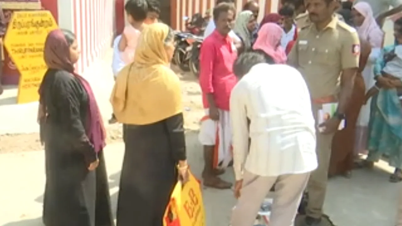 திருப்பரங்குன்றம் மலைக்கு அசைவ உணவு எடுத்துச் செல்ல முயன்ற இஸ்லாமிய தம்பதி!