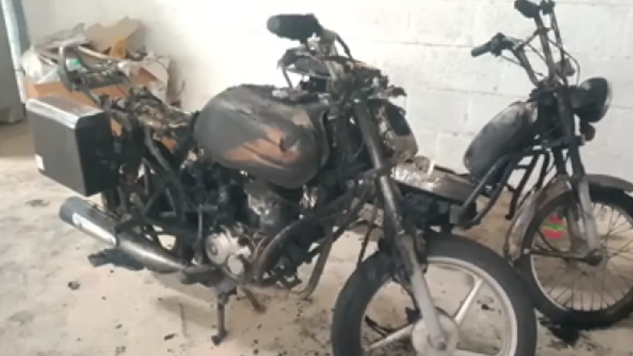 இந்து முன்னணி அலுவலகத்தில் வாகனங்கள் மீது தீ வைப்பு!