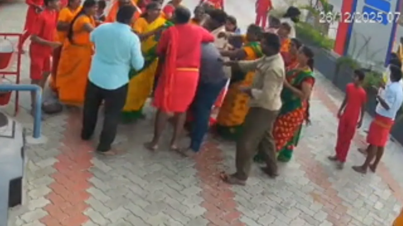 தருமபுரி சுற்றுலா பேருந்து உரிமையாளர் மீது பயணிகள் தாக்குதல்!