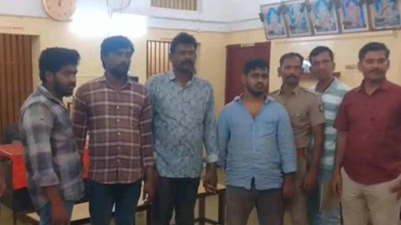 திருப்பூர் : கூட்ட நெரிசலை பயன்படுத்தி செல்போன் திருட்டு – 5 பேர் கைது!