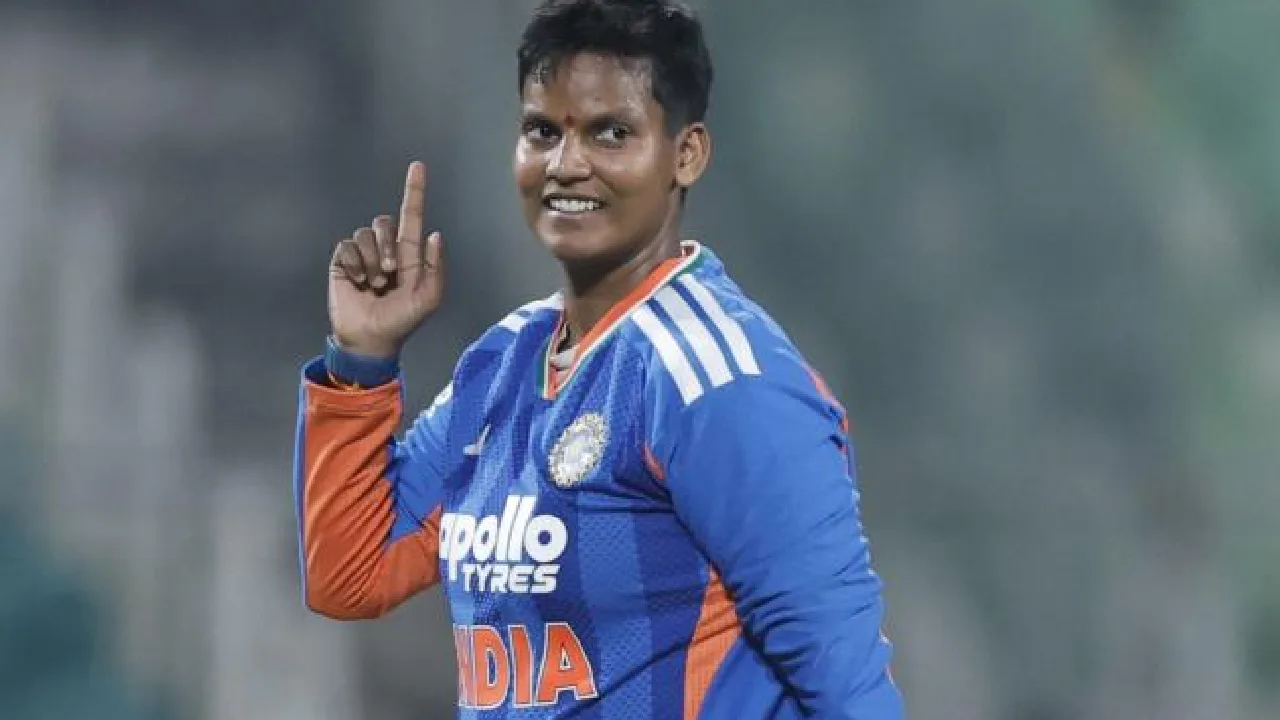 மேகன் ஸ்கட் சாதனையை  சமன் செய்தார் தீப்தி சர்மா!