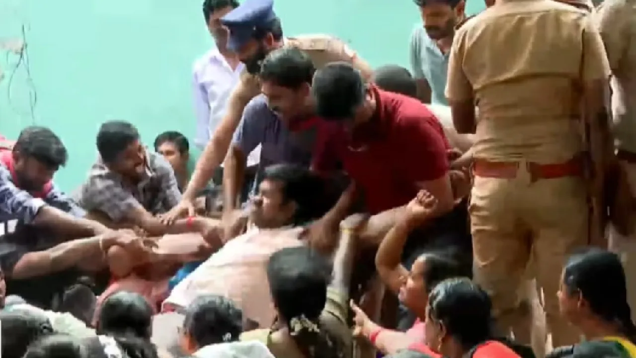 சென்னை : சம வேலைக்கு சம ஊதியம் கோரி இடைநிலை ஆசிரியர்கள் போராட்டம்!