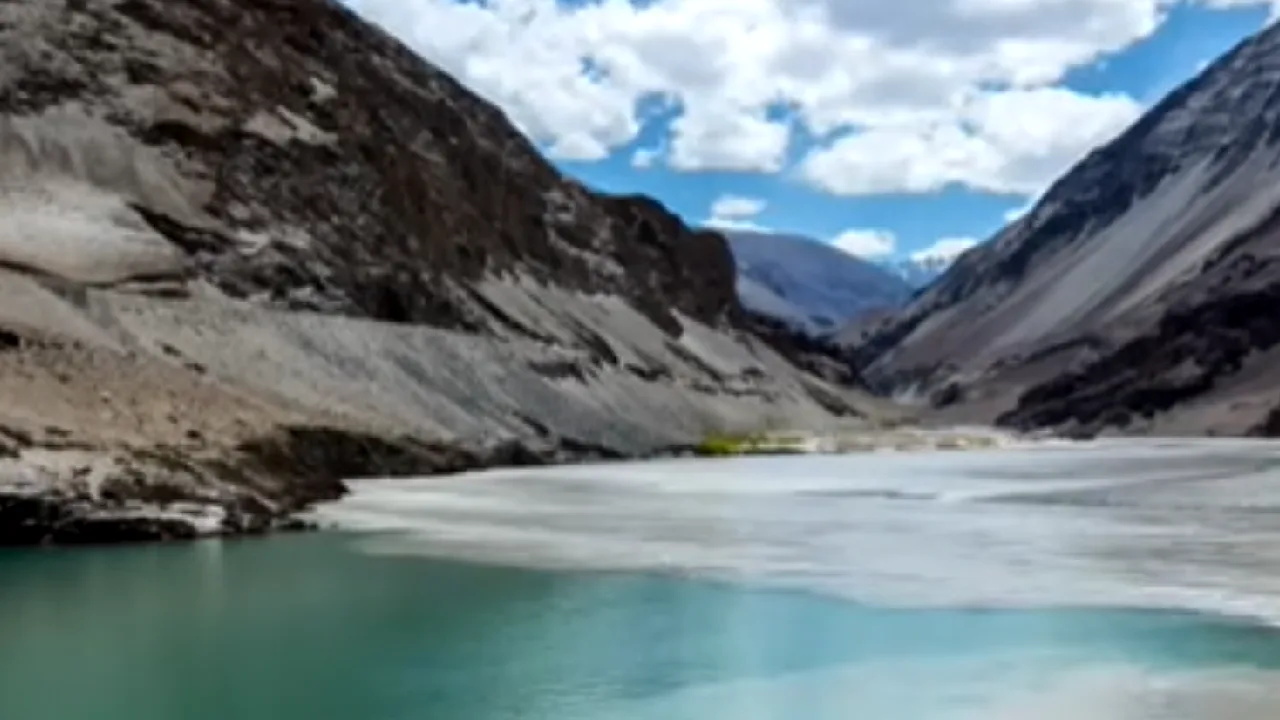 நிலைகுலையும் பாகிஸ்தான் : செனாப் நதியில் நீர்மின் திட்டத்திற்கு ஒப்புதல்!