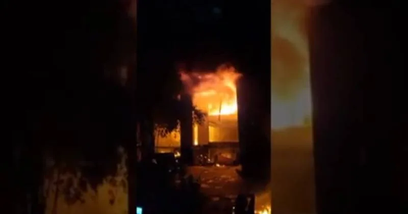 வங்கதேசத்தில் சுடப்பட்ட ஷெரீஃப் உஸ்மான் பின் ஹாடி மருத்துவமனையில் உயிரிழப்பு – வெடித்தது வன்முறை!