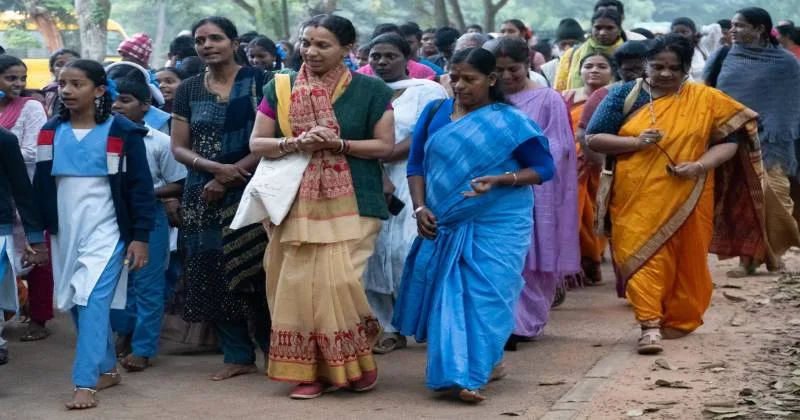 ஆரோவில் மார்கழி உற்சவம்: திருப்பாவை பாடிய மாணவர்கள்!