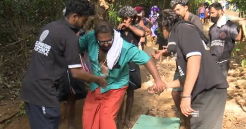 ஐயப்ப சுவாமிகளுக்கு கட்டணமில்லா ஸ்ட்ரெச்சர் சேவை – சபரிமலையில் முகாமிட்டுள்ள நீலகிரி குழவினர்!