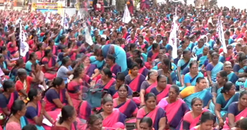 திமுக தேர்தல் வாக்குறுதியை  நிறைவேற்ற கோரி 2வது நாளாக போராடும் அங்கன்வாடி ஊழியர்கள்!