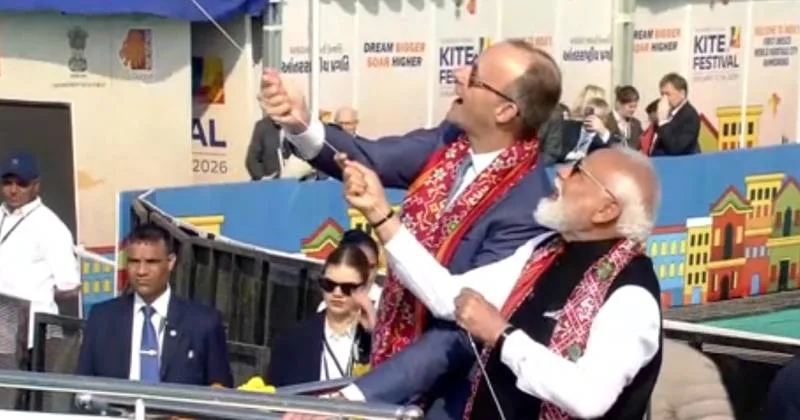 சபர்மதி ஆற்றங்கரையில் ஜெர்மன் அதிபருடன் பட்டம் விட்ட பிரதமர் மோடி – பொதுமக்கள் ஆரவாரம்!