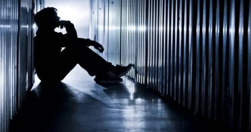 பெருந்துறையில் தூக்கிட்டு தற்கொலை செய்து கொண்ட 11-ம் வகுப்பு மாணவன் உறவினர்கள் – சாலை மறியல்!