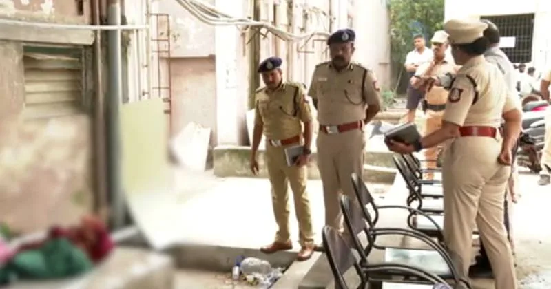 கீழ்பாக்கம் அரசு மருத்துவமனைக்கு காதலியை பார்க்க சென்ற ரவுடி – பிரசவ வார்டுக்குள் வெட்டி சாய்த்த மர்ம கும்பல்!