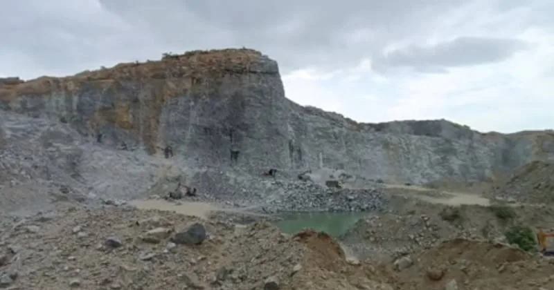 சோளிங்கரில் செயல்படும் கல்குவாரிகளால் யோக நரசிம்மர் கோயிலுக்கு பாதிப்பு – பக்தர்கள் குற்றச்சாட்டு!