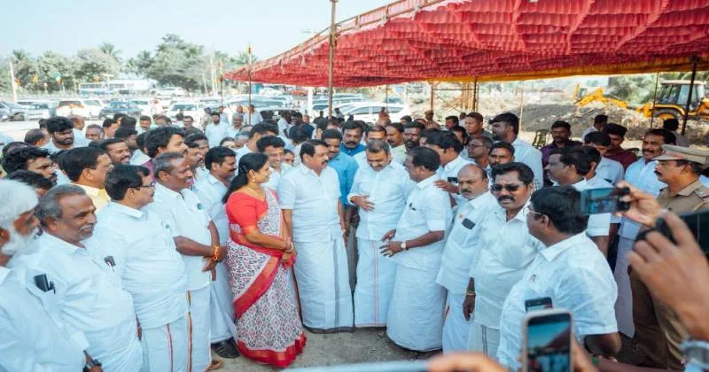பிரதமர் மோடி பங்கேற்கும் பொதுக்கூட்ட முன்னேற்பாடுகள் – நயினார் நாகேந்திரன், எல்.முருகன் ஆய்வு!