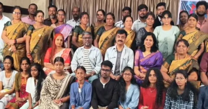 30 ஆண்டுகளுக்கு பிறகு சந்தித்துக்கொண்ட அறந்தாங்கி அரசு பாலிடெக்னிக் கல்லூரி முன்னாள் மாணவர்கள் – மலரும் நினைவுகளை பகிர்ந்து ஆனந்தம்!