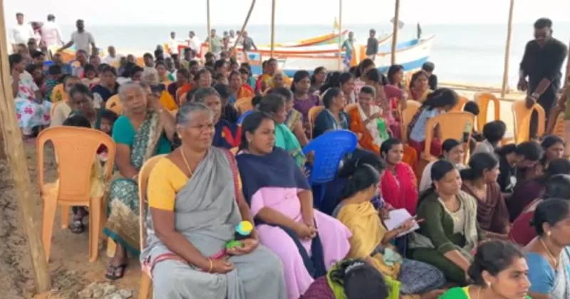 நெல்லை அருகே தூண்டில் வளைவு அமைத்து தரக்கோரி மீனவர்கள் கவன ஈர்ப்பு போராட்டம்!