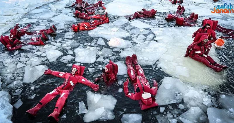 மாஸ்கோவில் வாட்டி வதைக்கும் குளிருக்கு நடுவே வினோத விளையாட்டு விளையாடும் மக்கள்