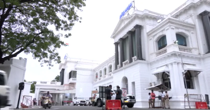 13 ஐபிஎஸ் அதிகாரிகள் பணியிட மாற்றம் – தமிழக அரசு உத்தரவு!