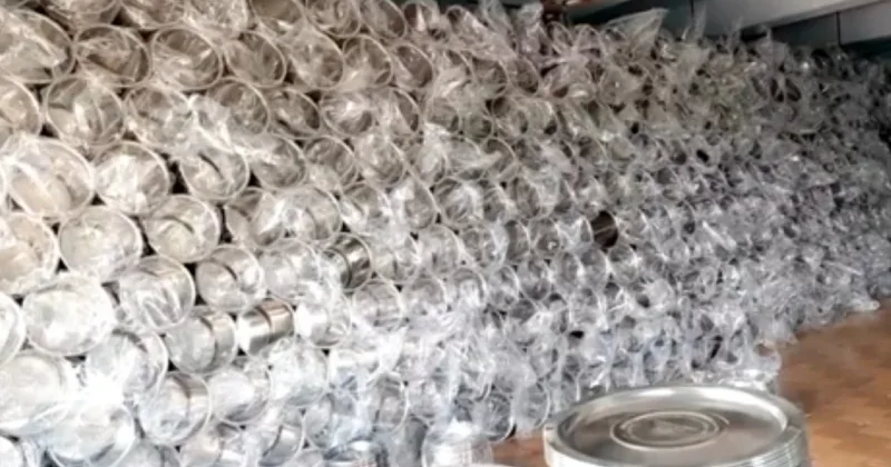 ராமநாதபுரத்தில் தேர்தலை கருத்தில் கொண்டு திமுக சார்பில் பரிசு பொருட்கள் விநியோகிப்பதாக குற்றச்சாட்டு!