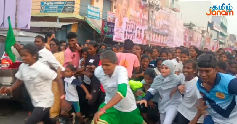 உலக மகளிர் தினத்தையொட்டி மாரத்தான் ஓட்டப்பந்தயம் – ஏராளமான பெண்கள் பங்கேற்பு!
