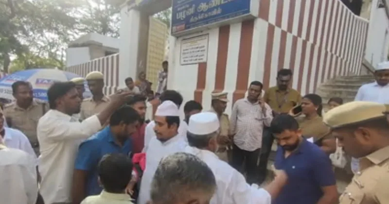 திருப்பரங்குன்றம் மலைக்கு சென்ற இஸ்லாமியர்கள் – போலீசாருடன் வாக்குவாதம்!